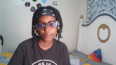 Snapshot of t_okyo chatting on 12/18/25, 02:39 TOKYO online show from 12/18/25, 02:39