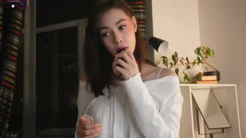 Snapshot of t_tragedienne chatting on 12/20/25, 02:07 Heeey im Helena3 -- fav555100333 -- pvts only premium and after my public show 3 online show from 12/20/25, 02:07