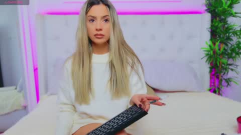 Snapshot of taahiraarabian chatting on 12/17/24, 01:49 Arianna online show from 12/17/24, 01:49