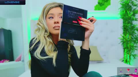 Snapshot of taahiraarabian chatting on 12/23/24, 01:35 Arianna online show from 12/23/24, 01:35