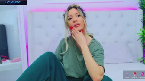 Snapshot of taahiraarabian chatting on 12/23/24, 07:41 Arianna online show from 12/23/24, 07:41