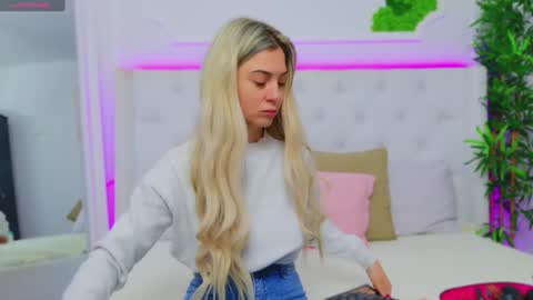 Snapshot of taahiraarabian chatting on 12/30/24, 01:36 Arianna online show from 12/30/24, 01:36