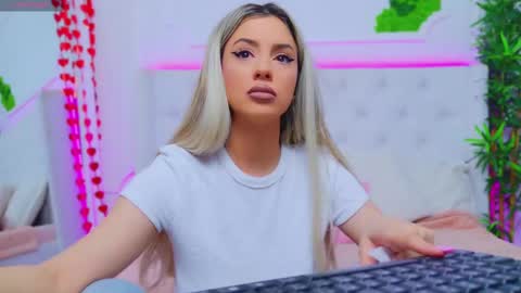 Snapshot of taahiraarabian chatting on 02/10/25, 01:22 Arianna online show from 02/10/25, 01:22