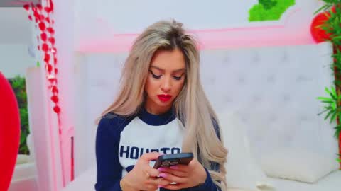 Snapshot of taahiraarabian chatting on 02/15/25, 01:53 Arianna online show from 02/15/25, 01:53