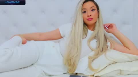 Snapshot of taahiraarabian chatting on 02/24/25, 04:15 Arianna online show from 02/24/25, 04:15