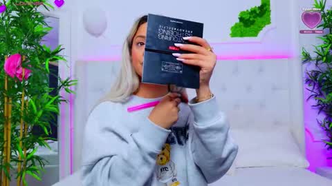 Snapshot of taahiraarabian chatting on 09/29/25, 12:10 Arianna online show from 09/29/25, 12:10