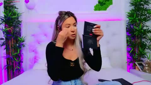 Snapshot of taahiraarabian chatting on 11/05/25, 02:28 Arianna online show from 11/05/25, 02:28