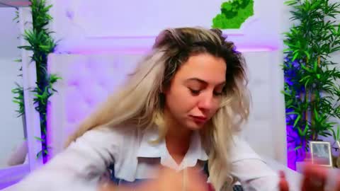 Snapshot of taahiraarabian chatting on 11/14/25, 01:32 Arianna online show from 11/14/25, 01:32