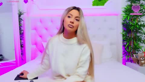 Snapshot of taahiraarabian chatting on 12/16/25, 01:49 Arianna online show from 12/16/25, 01:49