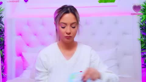 Snapshot of taahiraarabian chatting on 12/22/25, 01:19 Arianna online show from 12/22/25, 01:19