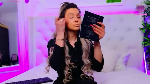 Snapshot of taahiraarabian chatting on 02/25/26, 01:32 Arianna online show from 02/25/26, 01:32