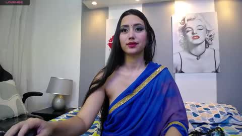 Snapshot of tahira__ chatting on 10/17/25, 01:35 Tahira online show from 10/17/25, 01:35