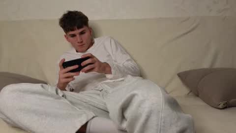 Snapshot of tai_fun chatting on 12/03/25, 03:32 Alex online show from 12/03/25, 03:32