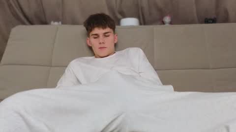 Snapshot of tai_fun chatting on 12/04/25, 07:11 Alex online show from 12/04/25, 07:11