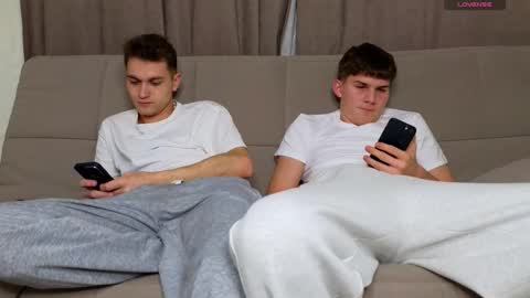 Snapshot of tai_fun chatting on 12/15/25, 06:34 Alex online show from 12/15/25, 06:34