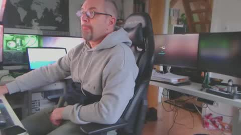 Snapshot of taipan6666 chatting on 01/05/25, 12:53 Oliver online show from 01/05/25, 12:53