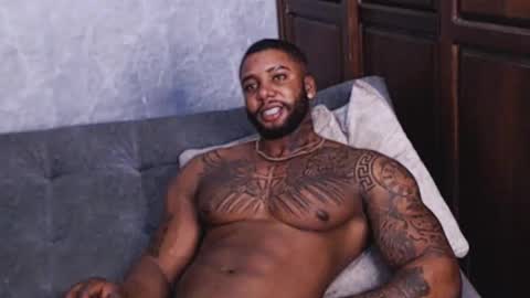 Tairon Tucke online show from 02/01/25, 01:02