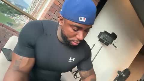 Tairon Tucke online show from 04/22/26, 10:33