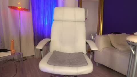 Snapshot of tais_athena chatting on 01/25/25, 11:34 Margo online show from 01/25/25, 11:34