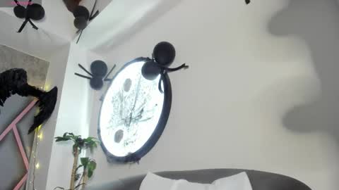 taisha online show from 10/17/25, 12:58