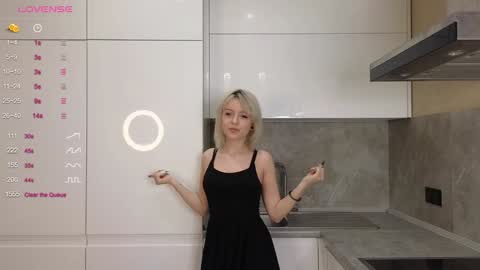 Snapshot of taitatkins chatting on 02/06/25, 05:09 Emily online show from 02/06/25, 05:09