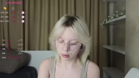 Snapshot of taitatkins chatting on 02/19/25, 05:27 Emily online show from 02/19/25, 05:27