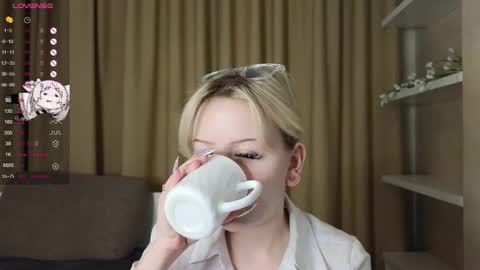 Snapshot of taitatkins chatting on 02/28/25, 09:01 Emily online show from 02/28/25, 09:01