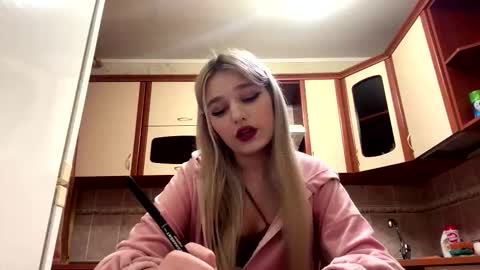 Snapshot of taitebinner chatting on 02/13/26, 03:41 Mia online show from 02/13/26, 03:41