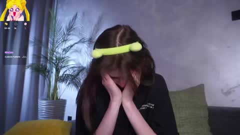 Mia online show from 04/15/26, 02:51