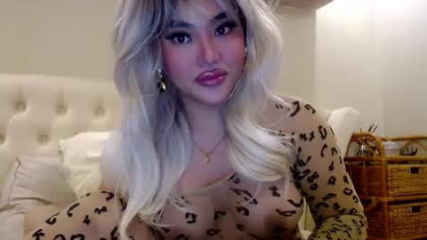 Snapshot of takemeinheaven1 chatting on 02/18/25, 02:49 Lena online show from 02/18/25, 02:49