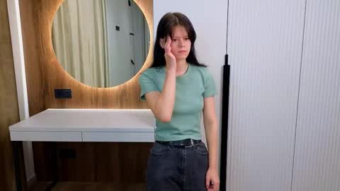 Snapshot of takishalanni chatting on 11/03/25, 01:51 Sara online show from 11/03/25, 01:51