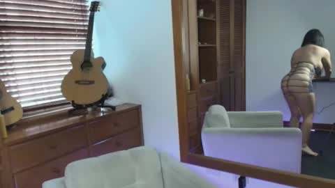 Snapshot of talia__velvet chatting on 11/28/25, 01:47 talia__velvet online show from 11/28/25, 01:47