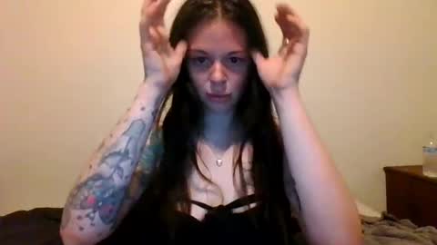 Lily Rhoades online show from 03/20/26, 08:19