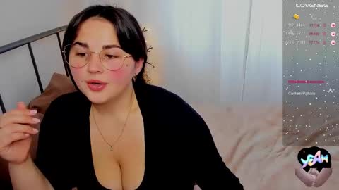 Snapshot of talla_la chatting on 10/17/25, 10:51 Talla online show from 10/17/25, 10:51
