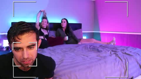 Snapshot of talltitsandtats chatting on 12/14/24, 05:40 talltitsandtats online show from 12/14/24, 05:40