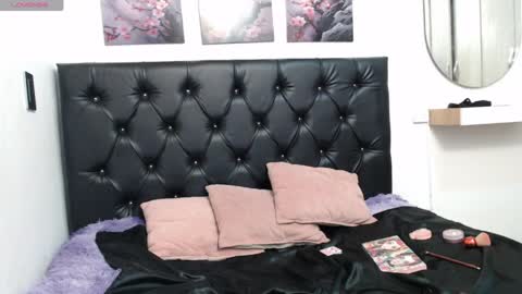 Hi im sara online show from 04/15/26, 01:51