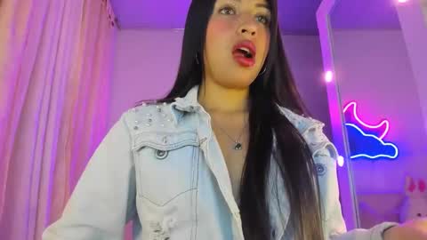 Snapshot of tamara_marquez chatting on 04/14/26, 08:20 SOFIA online show from 04/14/26, 08:20