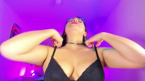 Snapshot of tamara_rouse1 chatting on 09/25/25, 04:38 tamara online show from 09/25/25, 04:38