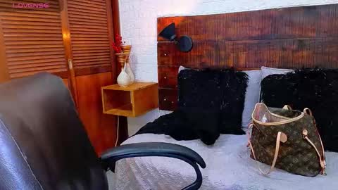    online show from 09/28/25, 04:34