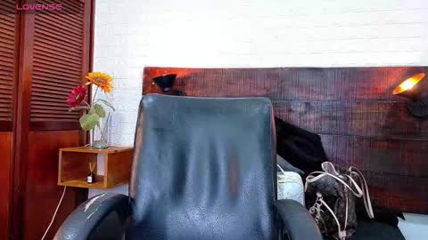    online show from 11/23/25, 10:48