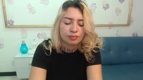 Snapshot of tamara_velezz chatting on 02/18/26, 09:22 Tamara online show from 02/18/26, 09:22