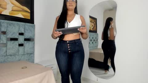 Snapshot of tamaraa_lov chatting on 10/16/25, 12:17 tamaraa online show from 10/16/25, 12:17