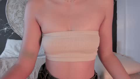 Snapshot of tamarathompsonn chatting on 01/05/25, 03:34 Tamara. online show from 01/05/25, 03:34