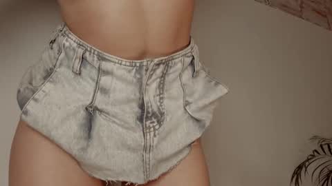 Snapshot of tamarathompsonn chatting on 10/15/25, 05:07 Tamara. online show from 10/15/25, 05:07