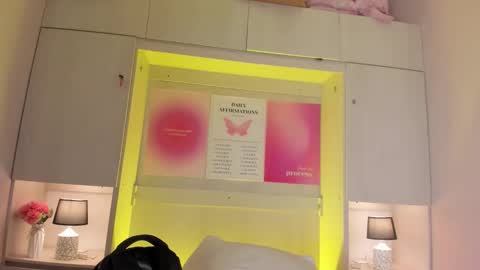 Snapshot of tamarazaki chatting on 02/16/26, 07:43 Tami online show from 02/16/26, 07:43