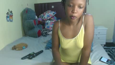 Snapshot of tamela_1 chatting on 11/12/25, 04:57 tamela online show from 11/12/25, 04:57