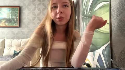 Snapshot of tammiglembocki chatting on 04/24/26, 11:23 Jenny online show from 04/24/26, 11:23