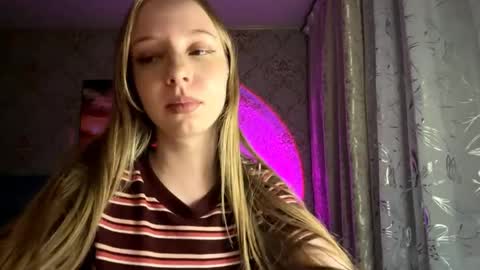 Snapshot of tammiglembocki chatting on 04/25/26, 05:43 Jenny online show from 04/25/26, 05:43