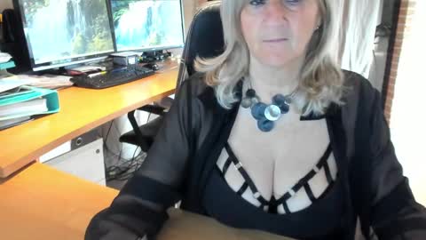 Snapshot of tammy4camfun chatting on 01/31/25, 09:37 Tammy online show from 01/31/25, 09:37