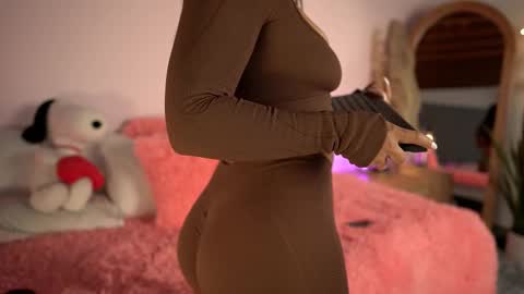 Snapshot of tamy_honey chatting on 11/29/25, 01:41 Tamy online show from 11/29/25, 01:41